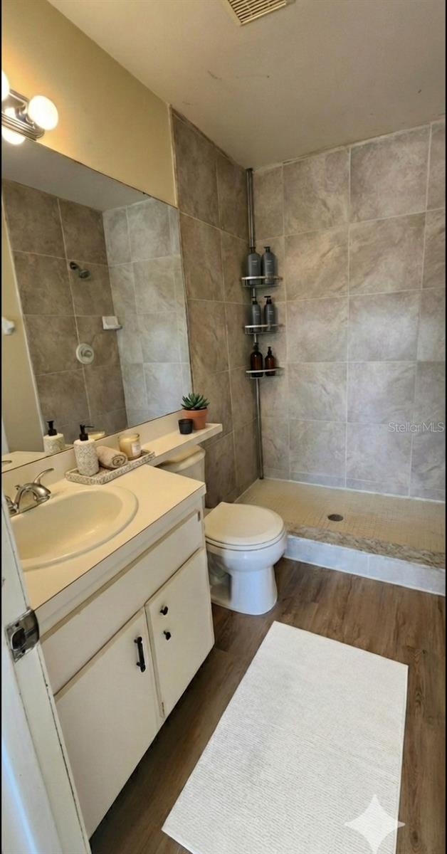 Image 11 of 32 For 6050 Scotchwood Glen 105