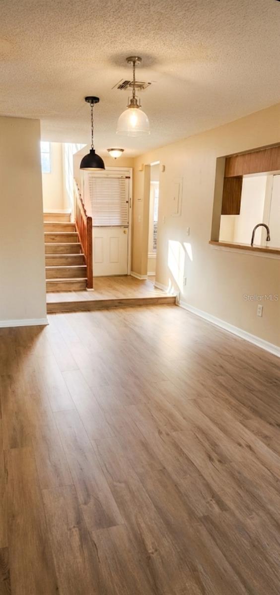 Image 15 of 32 For 6050 Scotchwood Glen 105