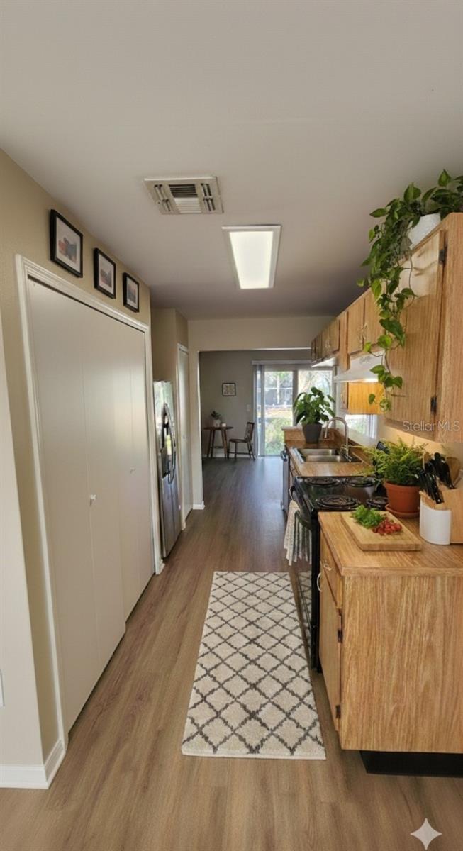 Image 8 of 32 For 6050 Scotchwood Glen 105