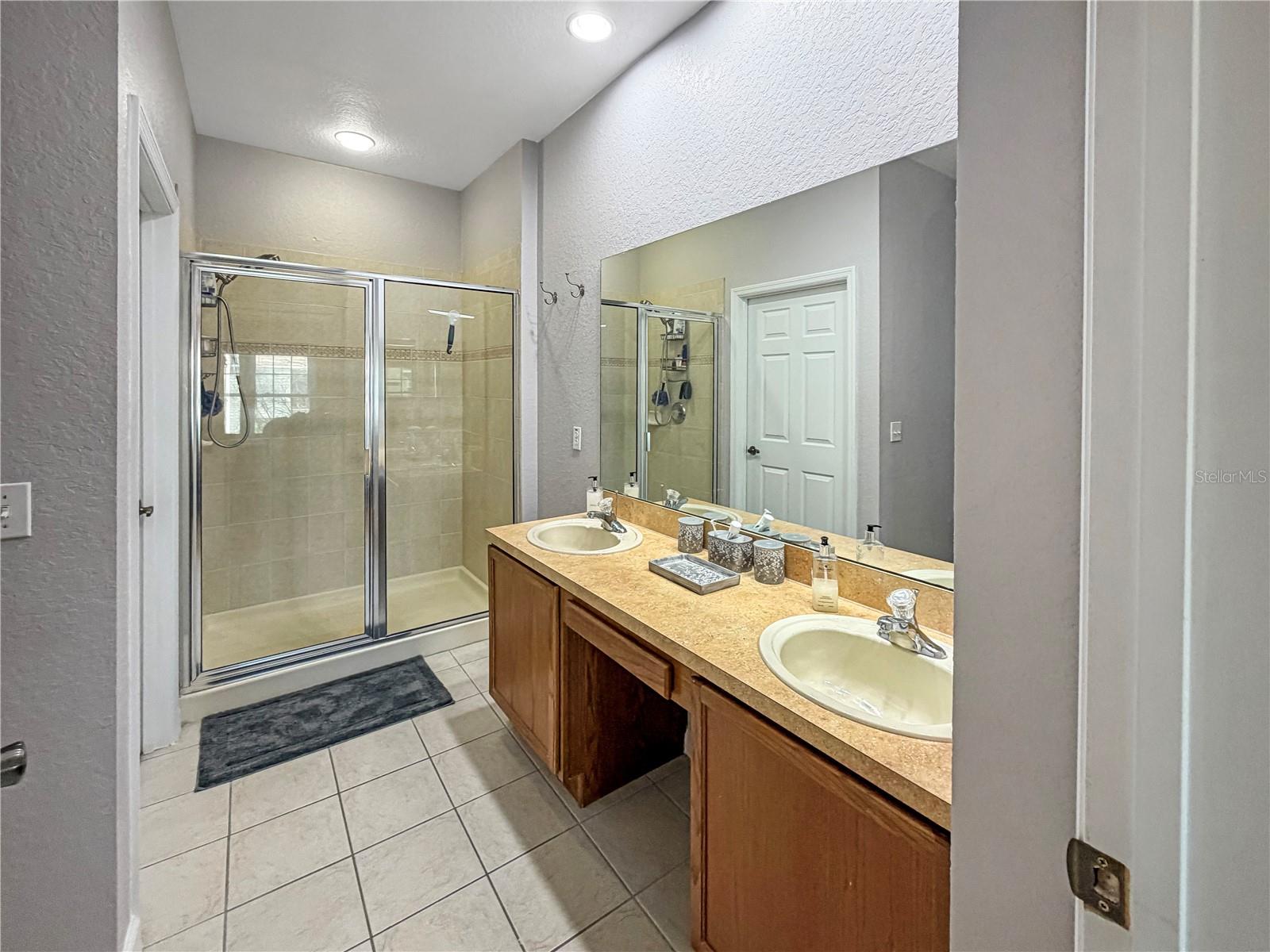 Image 12 of 69 For 3000 Laurel Park  305