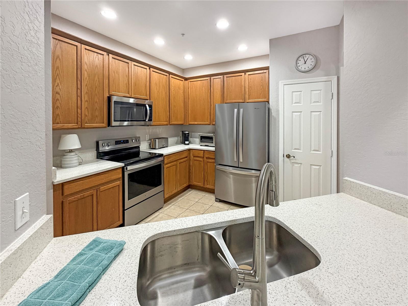 Image 4 of 69 For 3000 Laurel Park  305