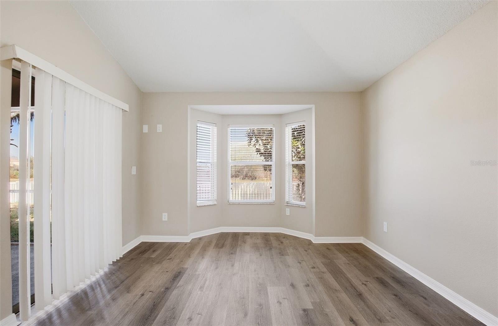 Image 25 of 44 For 18933 New Passage Boulevard