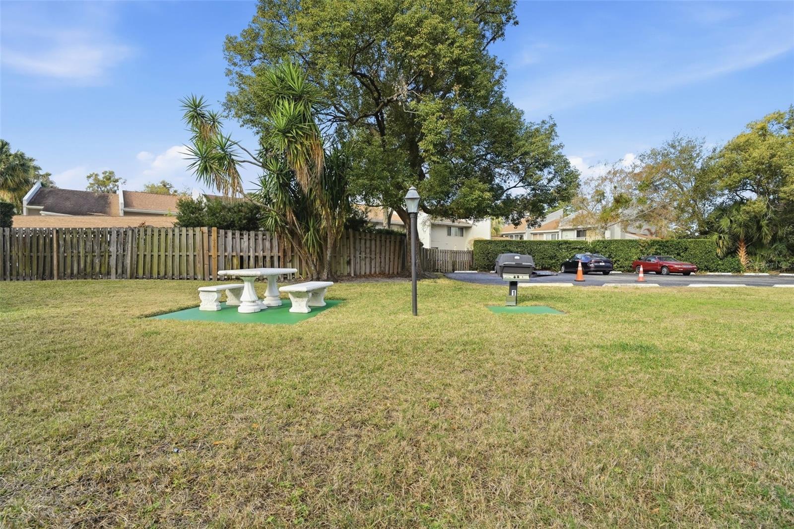 Image 14 of 47 For 320 Lakeview Street 123