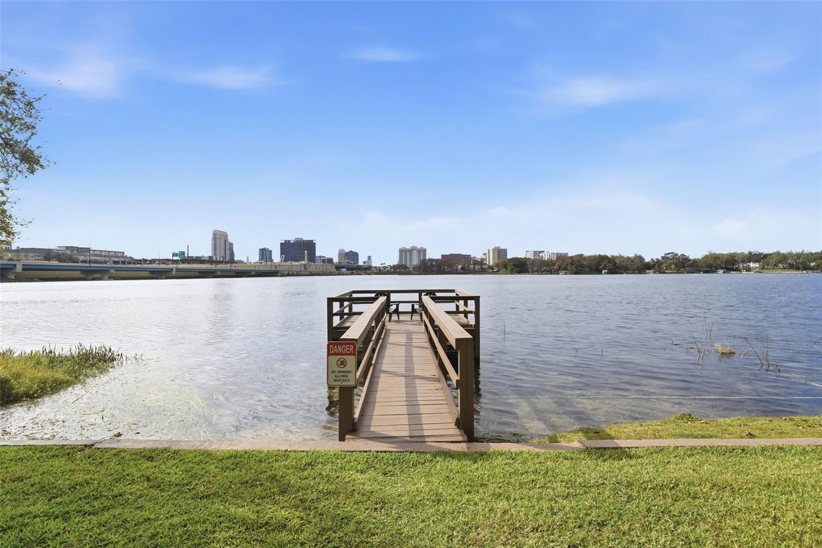 Image 18 of 47 For 320 Lakeview Street 123