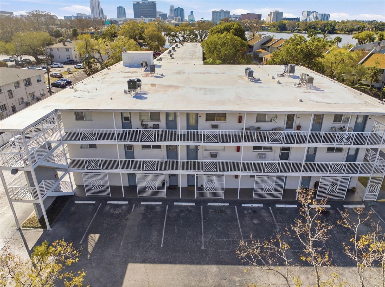 Image 2 of 47 For 320 Lakeview Street 123