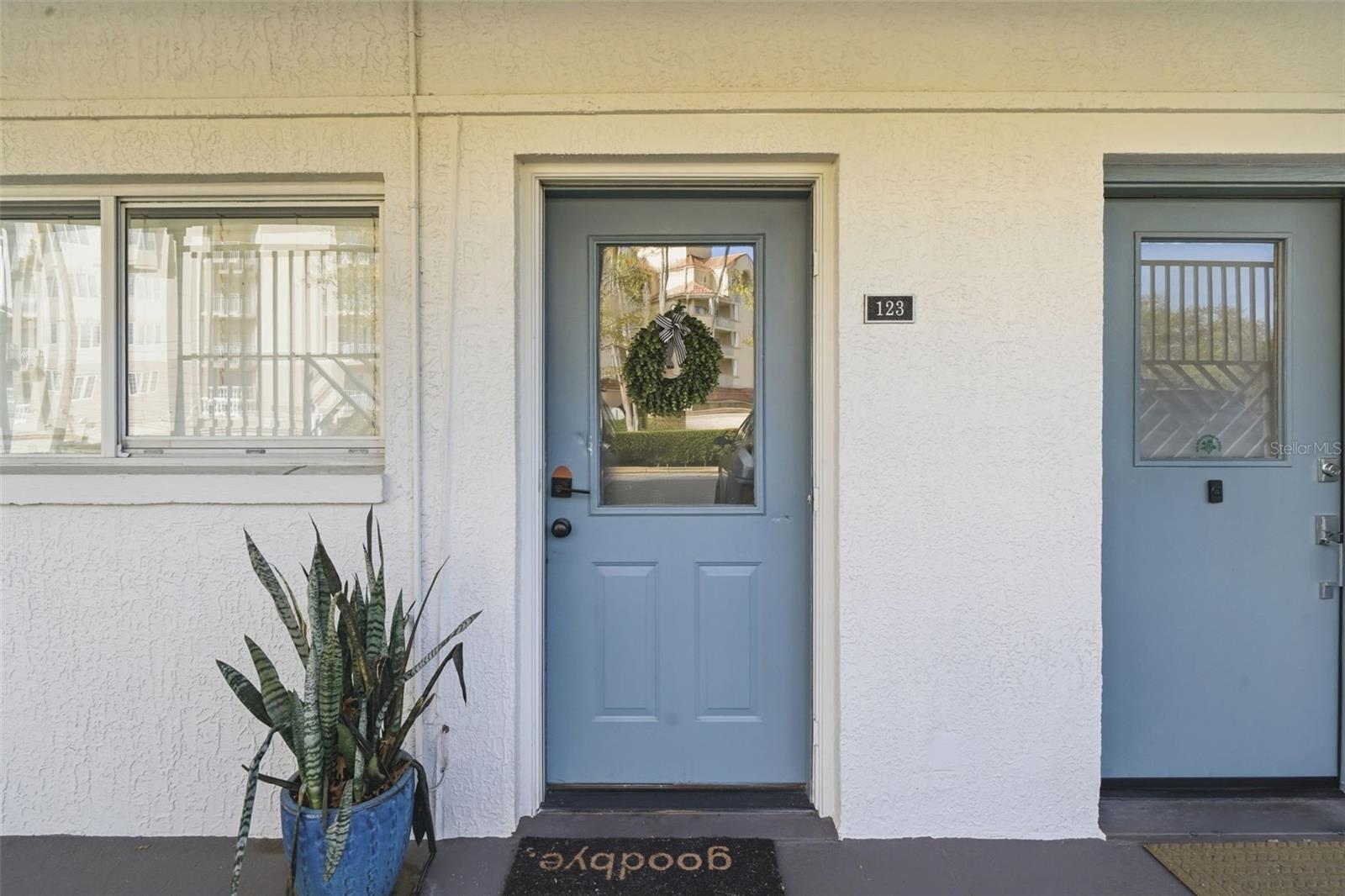 Image 25 of 47 For 320 Lakeview Street 123