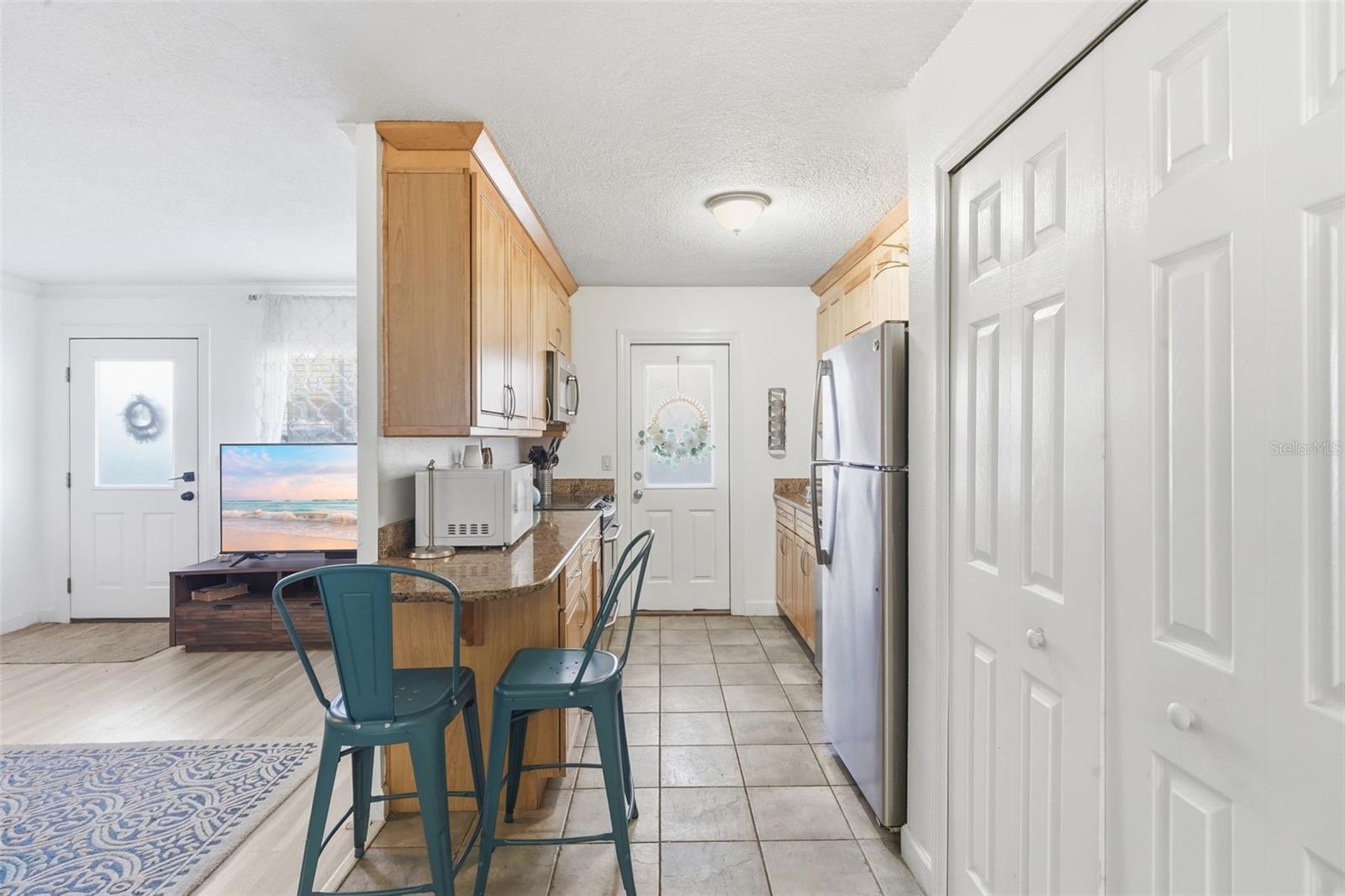 Image 32 of 47 For 320 Lakeview Street 123