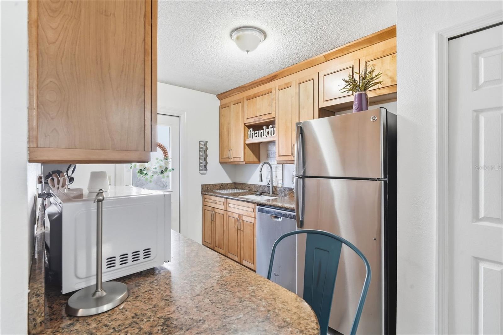 Image 33 of 47 For 320 Lakeview Street 123