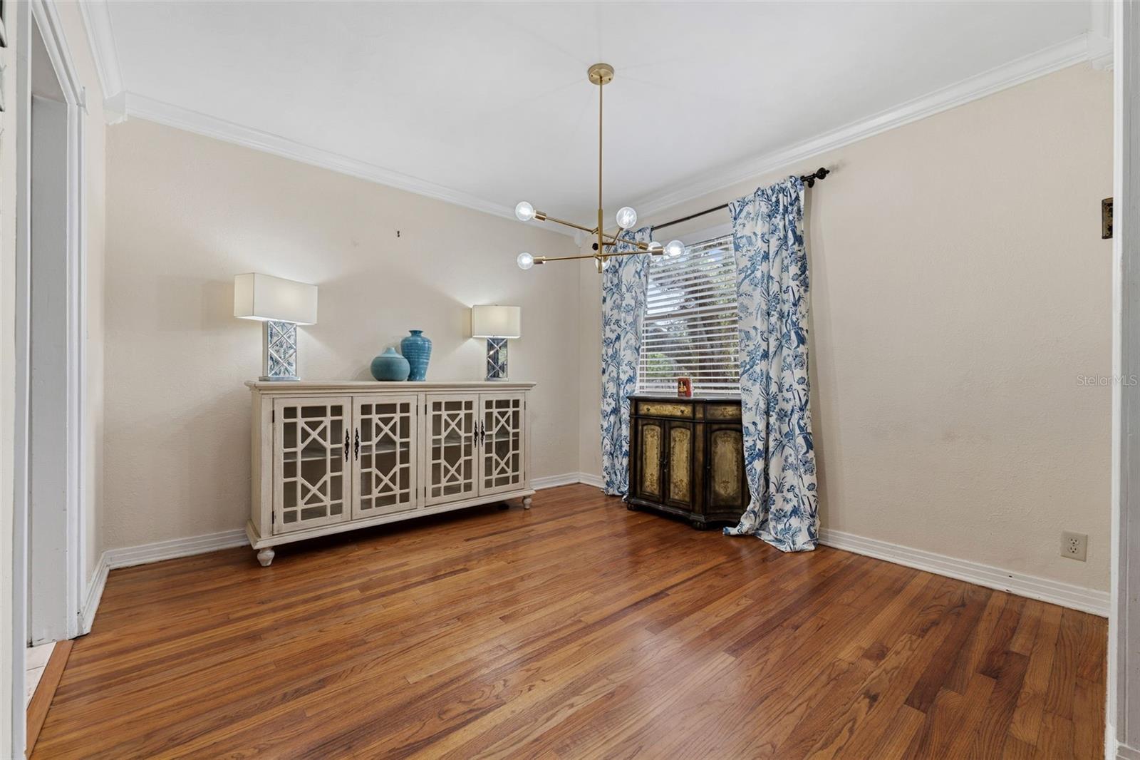 Image 10 of 46 For 748 Oak Drive