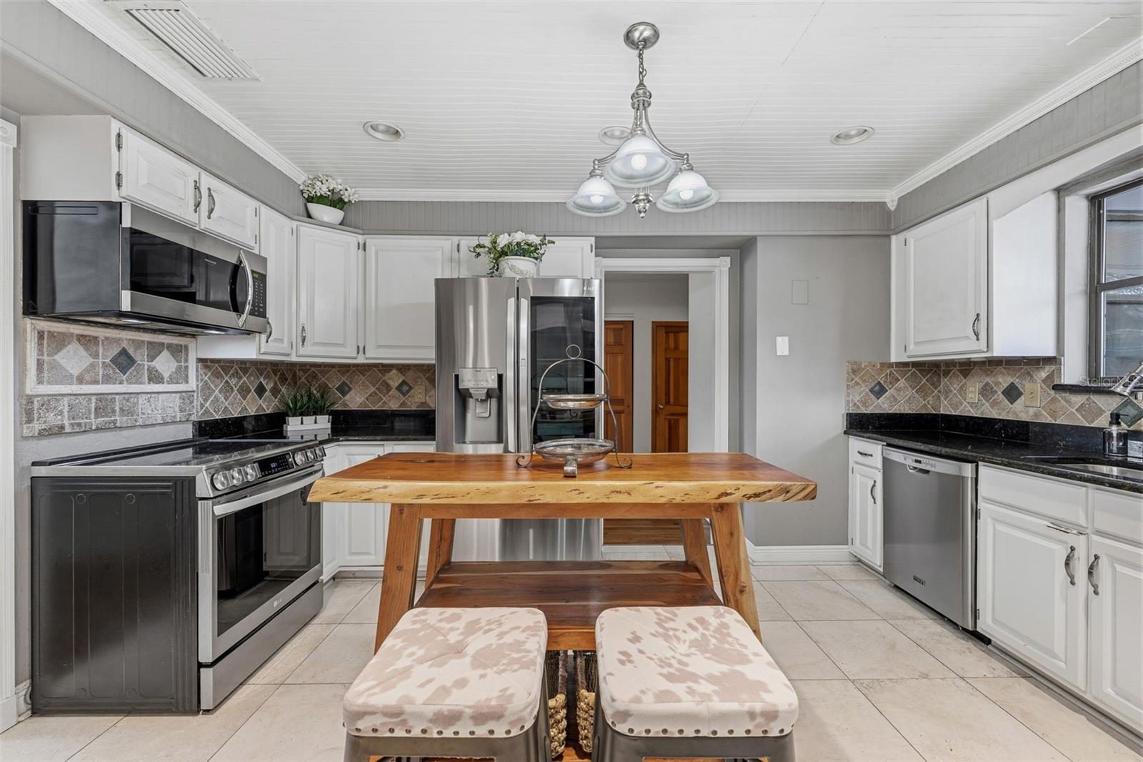 Image 12 of 46 For 748 Oak Drive