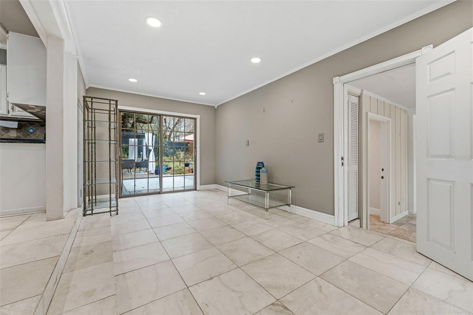 Image 19 of 46 For 748 Oak Drive