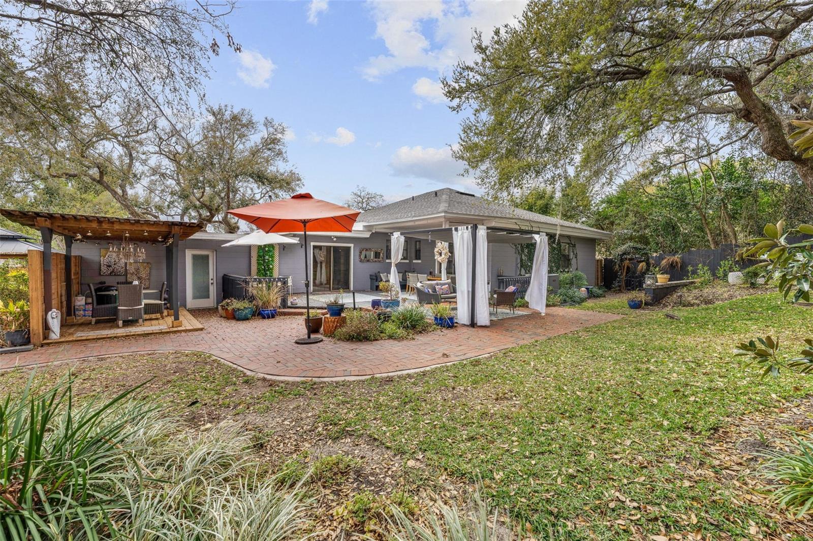 Image 5 of 46 For 748 Oak Drive