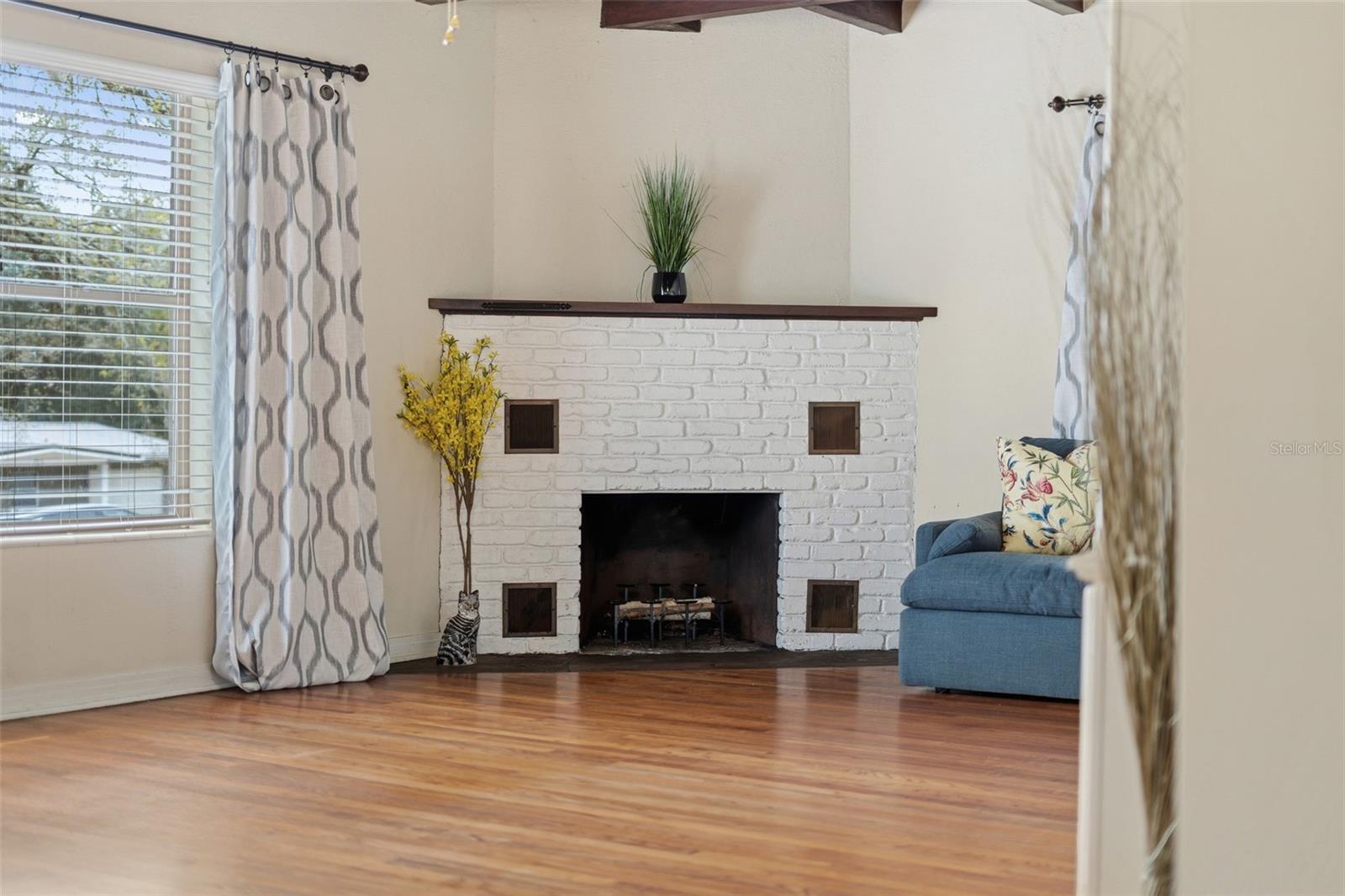 Image 8 of 46 For 748 Oak Drive