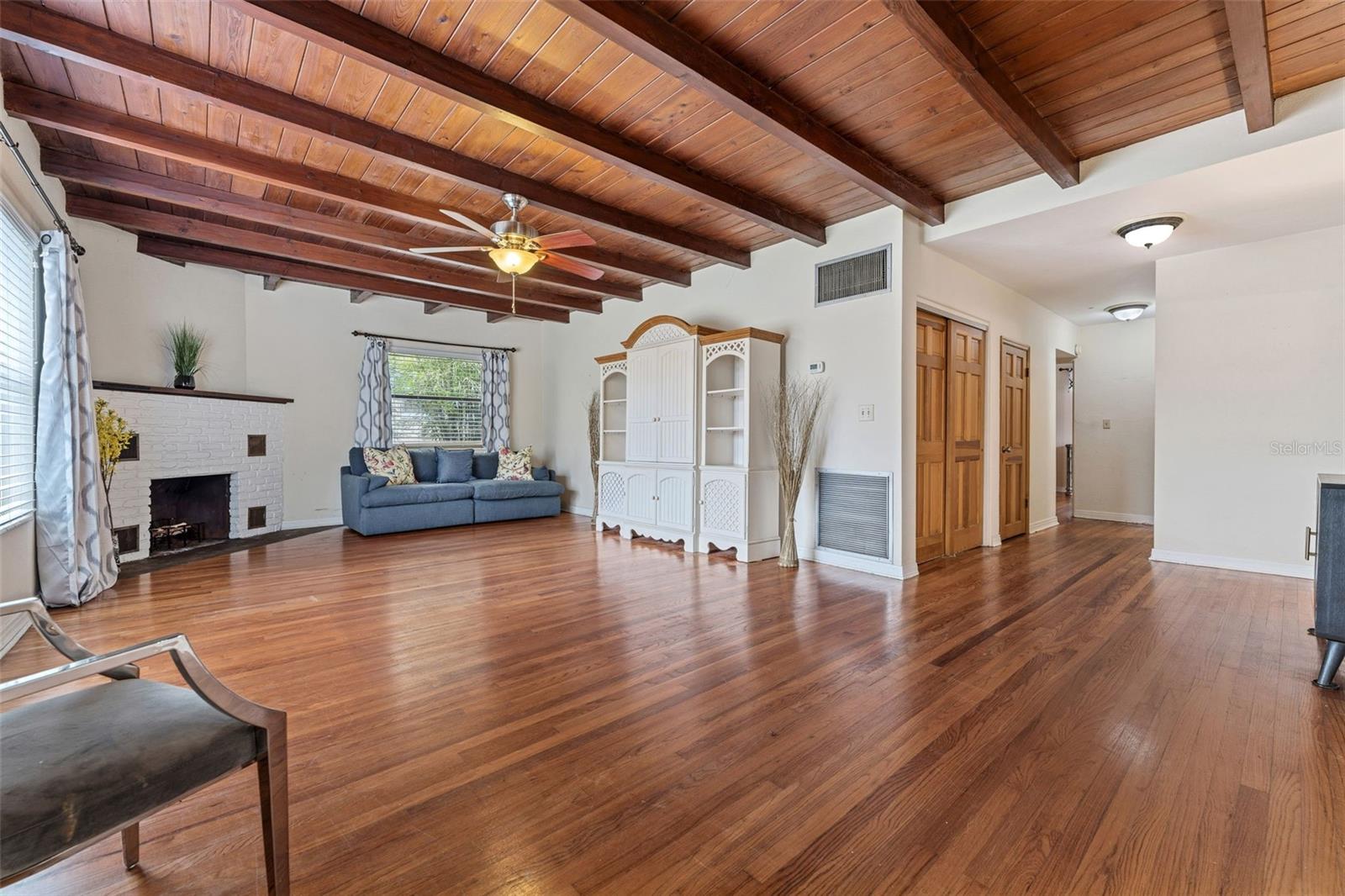 Image 9 of 46 For 748 Oak Drive