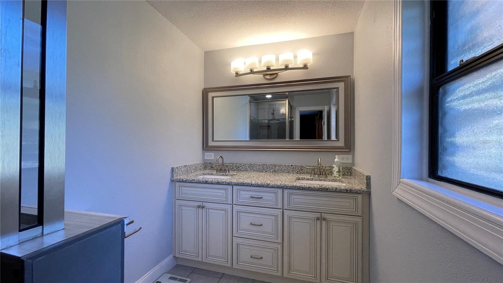 Image 17 of 38 For 313 Satsuma Drive