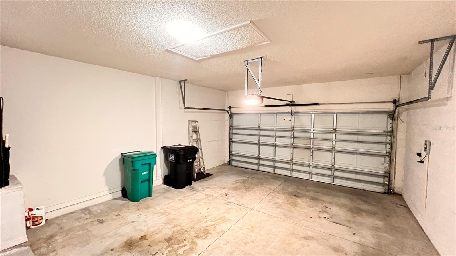 Image 32 of 34 For 9906 Shadow Creek Drive