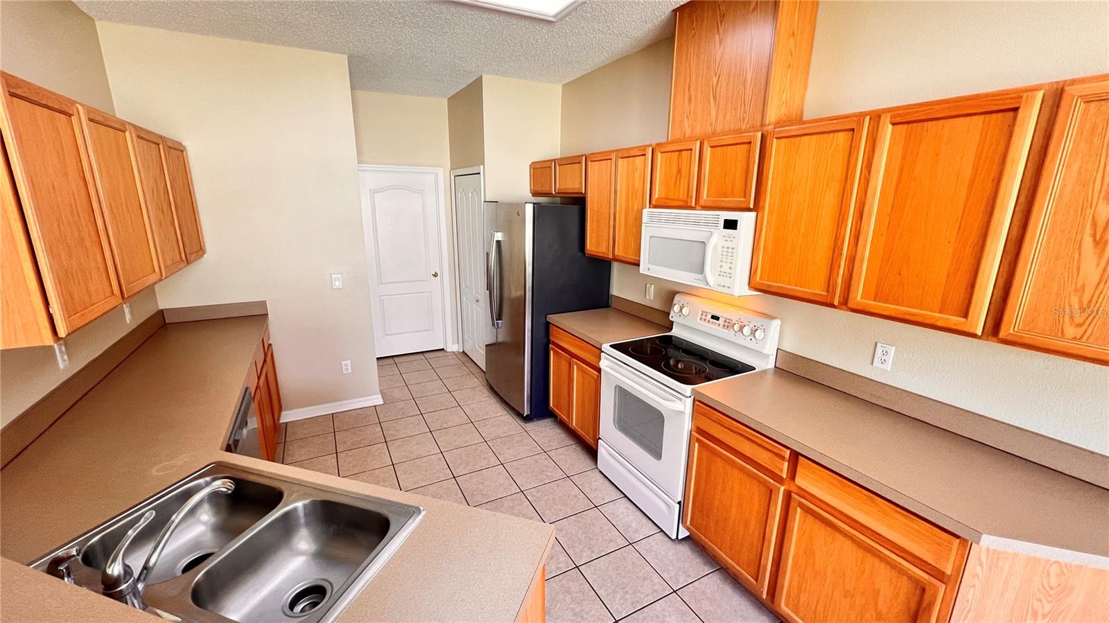 Image 9 of 34 For 9906 Shadow Creek Drive