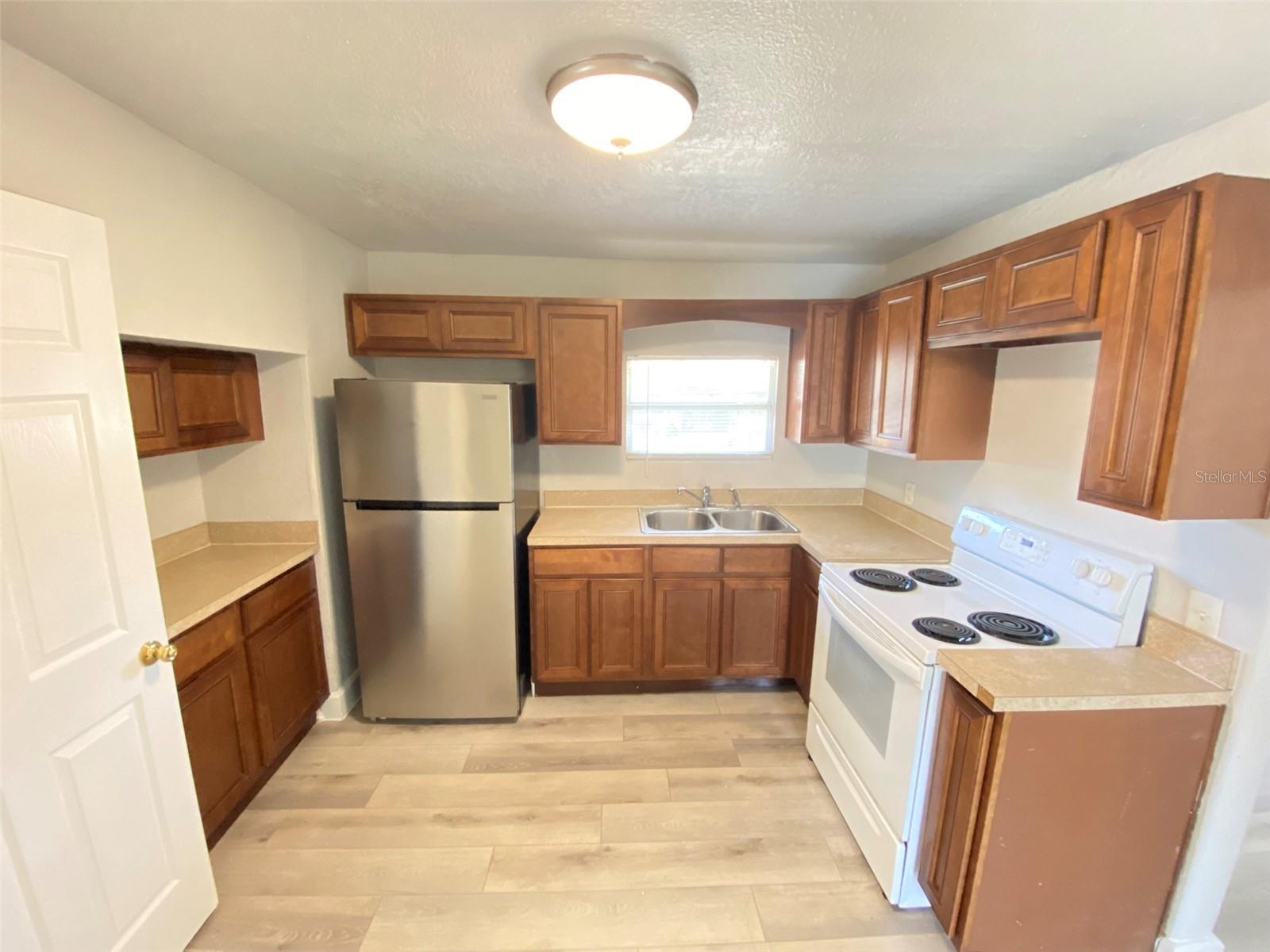 Image 15 of 22 For 812 Livingston Street A