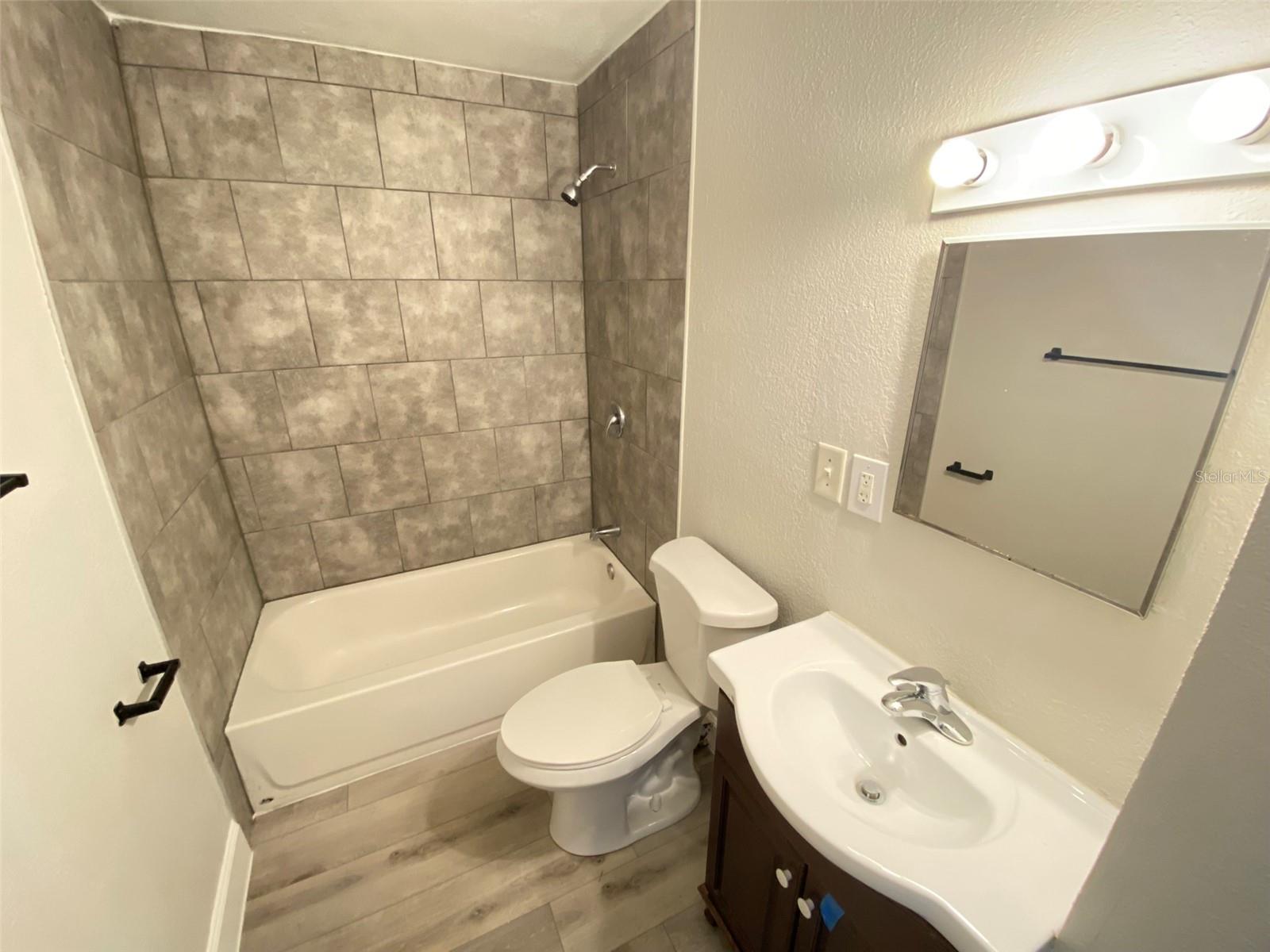 Image 9 of 22 For 812 Livingston Street A