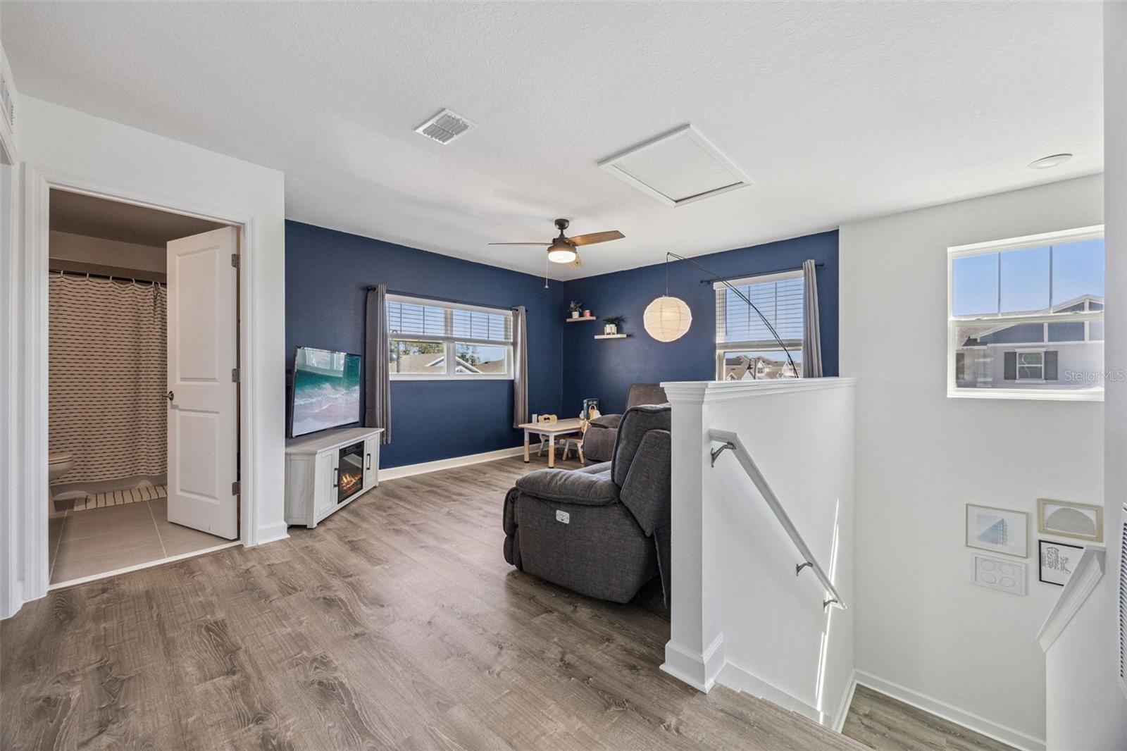 Image 16 of 52 For 11878 Language Way