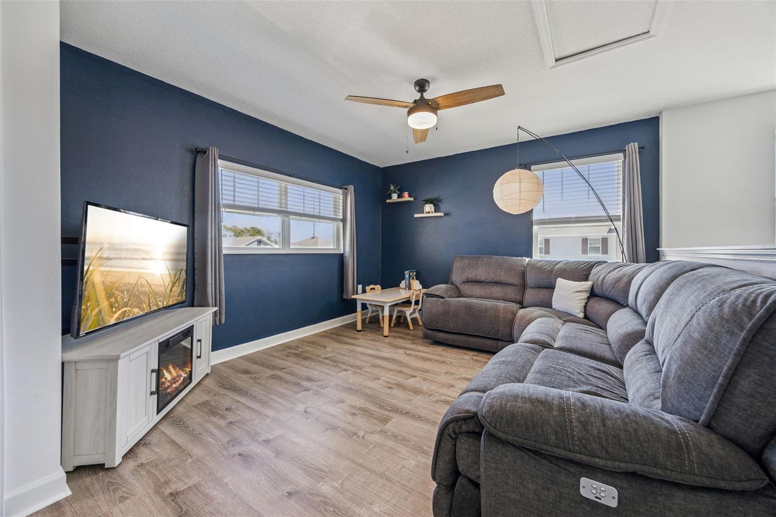 Image 17 of 52 For 11878 Language Way