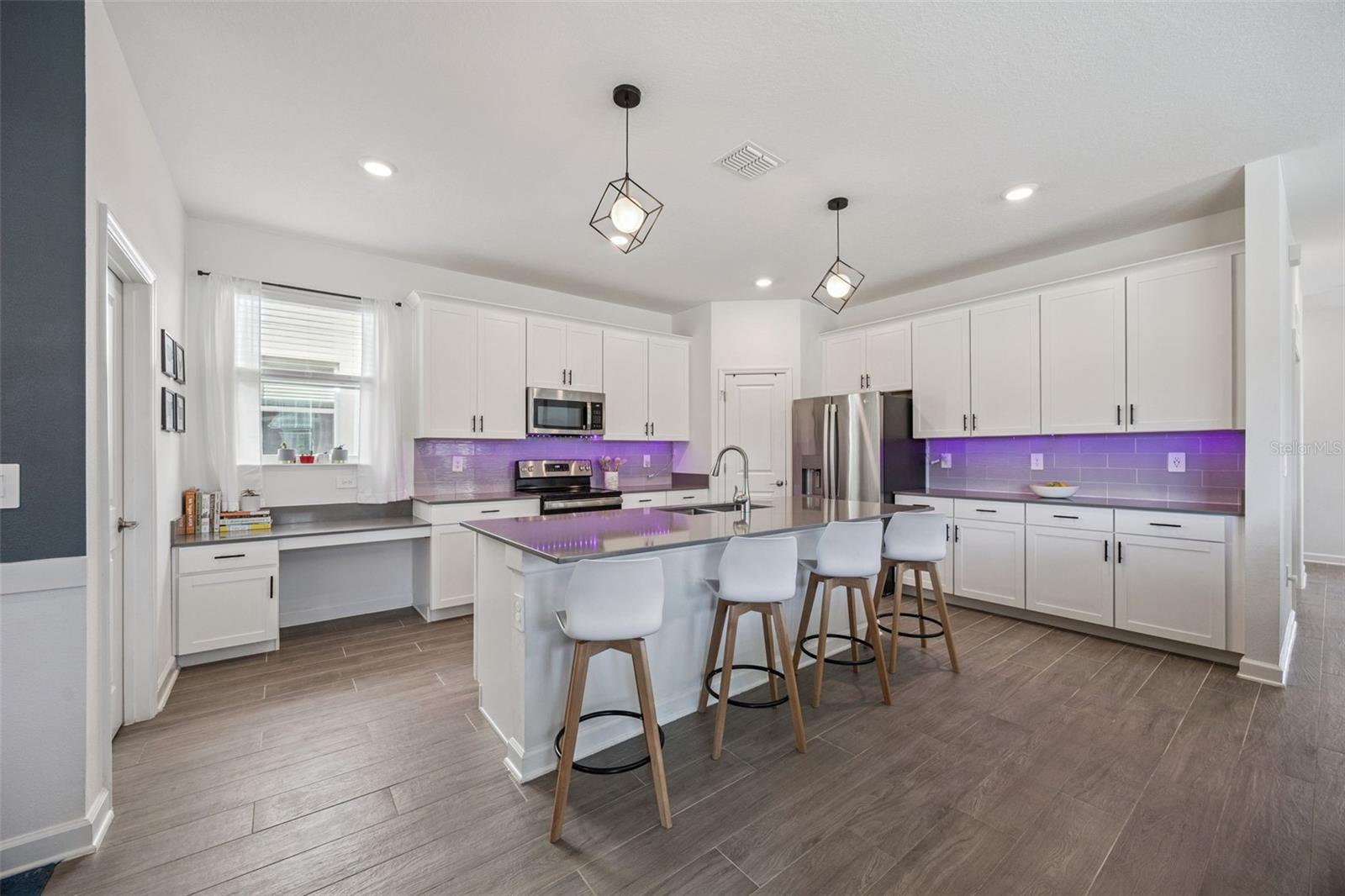 Image 4 of 52 For 11878 Language Way