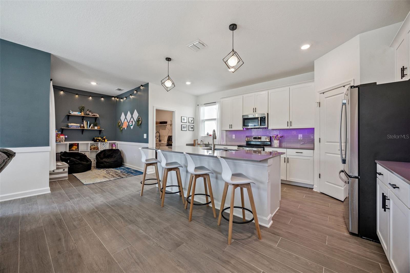 Image 7 of 52 For 11878 Language Way