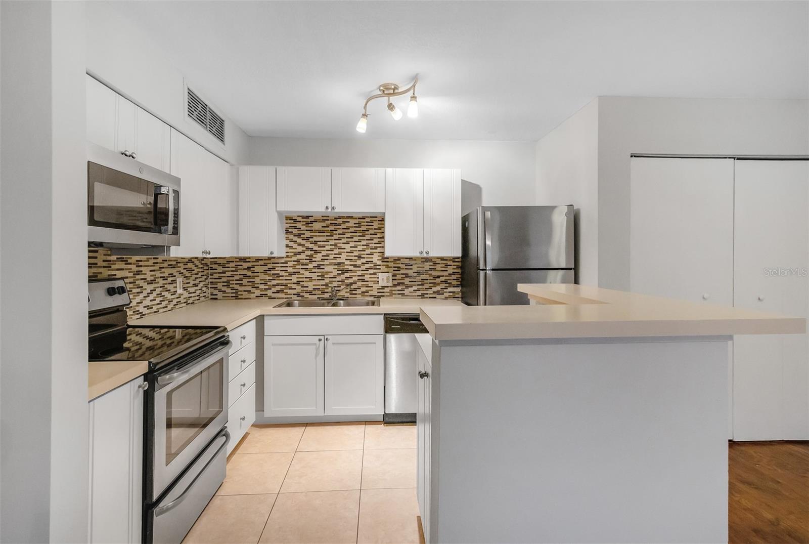 Image 10 of 22 For 485 Forestway Circle 106