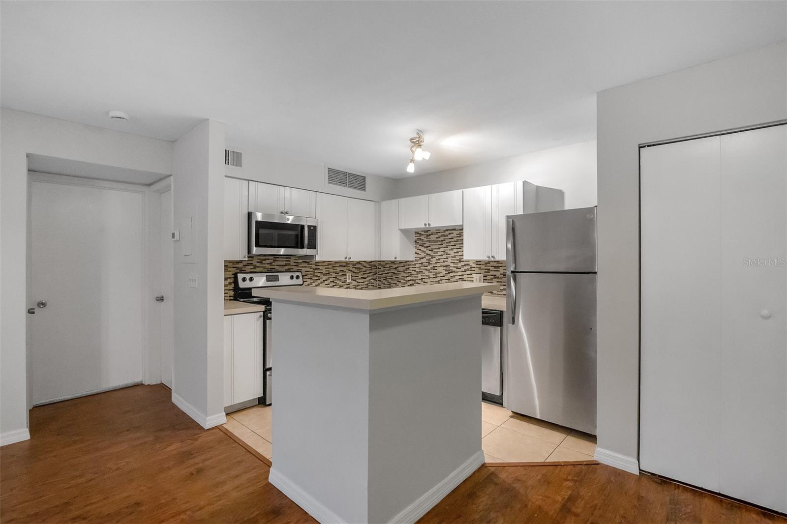 Image 7 of 22 For 485 Forestway Circle 106