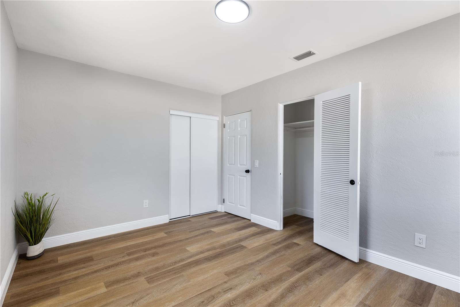 Image 8 of 16 For 307 Legion Place