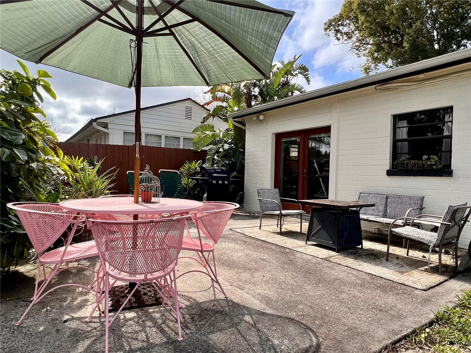 Listing photo id 12 for 717 Hampton Avenue