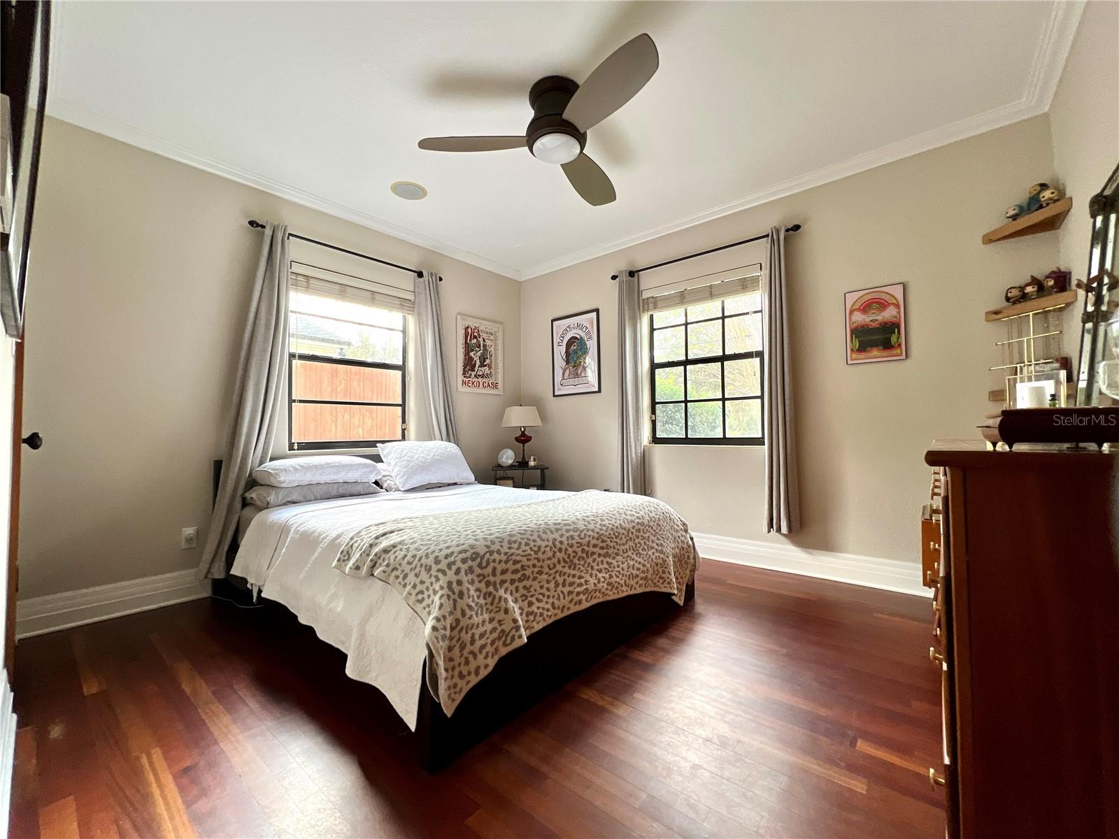 Listing photo id 6 for 717 Hampton Avenue