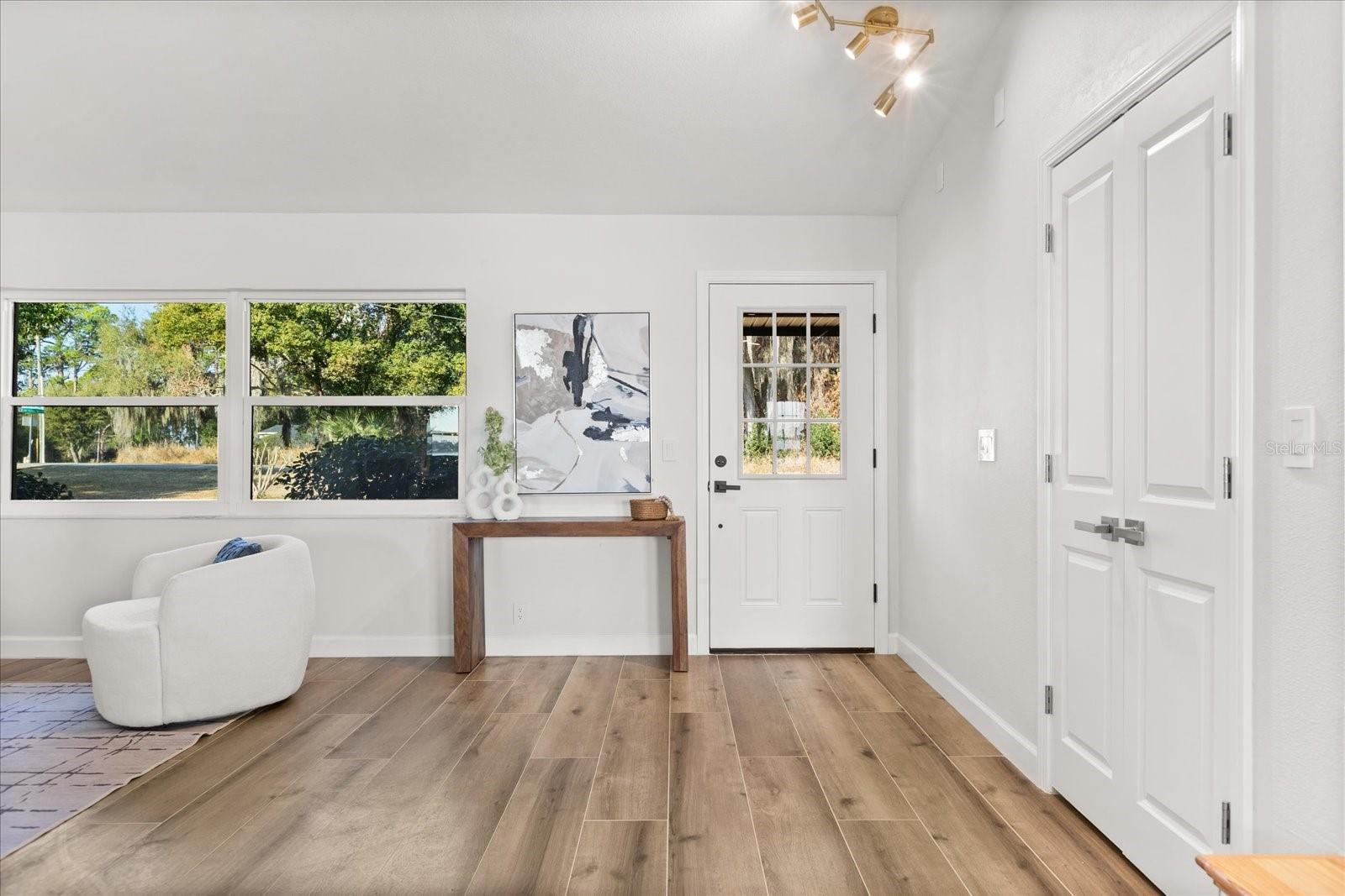 Image 7 of 47 For 9354 Lake Hickory Nut Drive