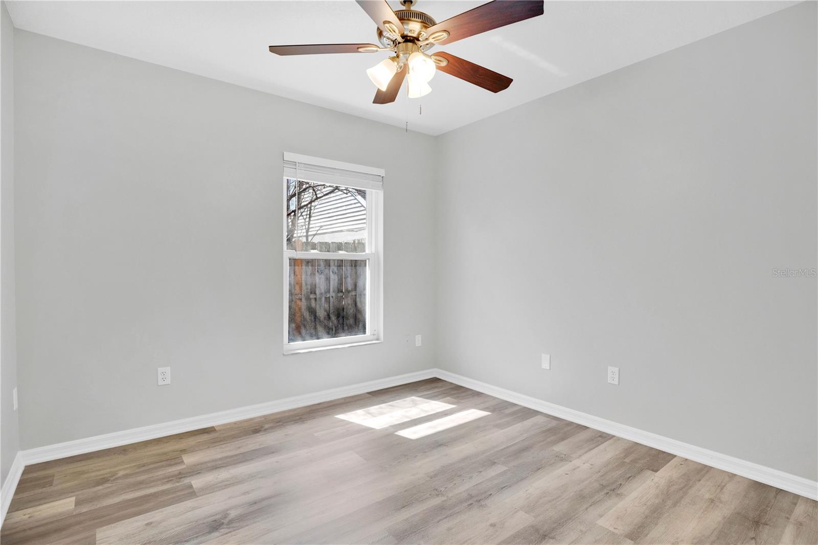 Image 16 of 22 For 901 Beresford Way