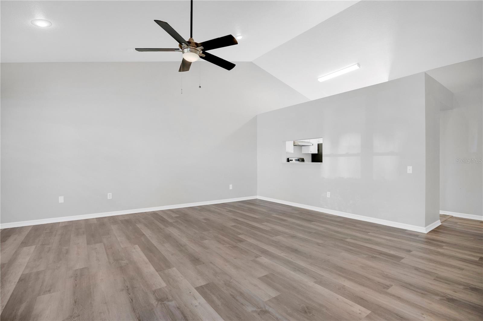 Image 4 of 22 For 901 Beresford Way