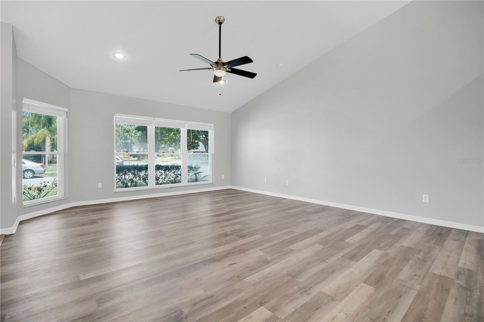 Image 5 of 22 For 901 Beresford Way