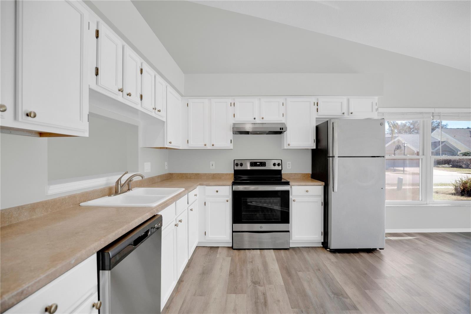 Image 6 of 22 For 901 Beresford Way