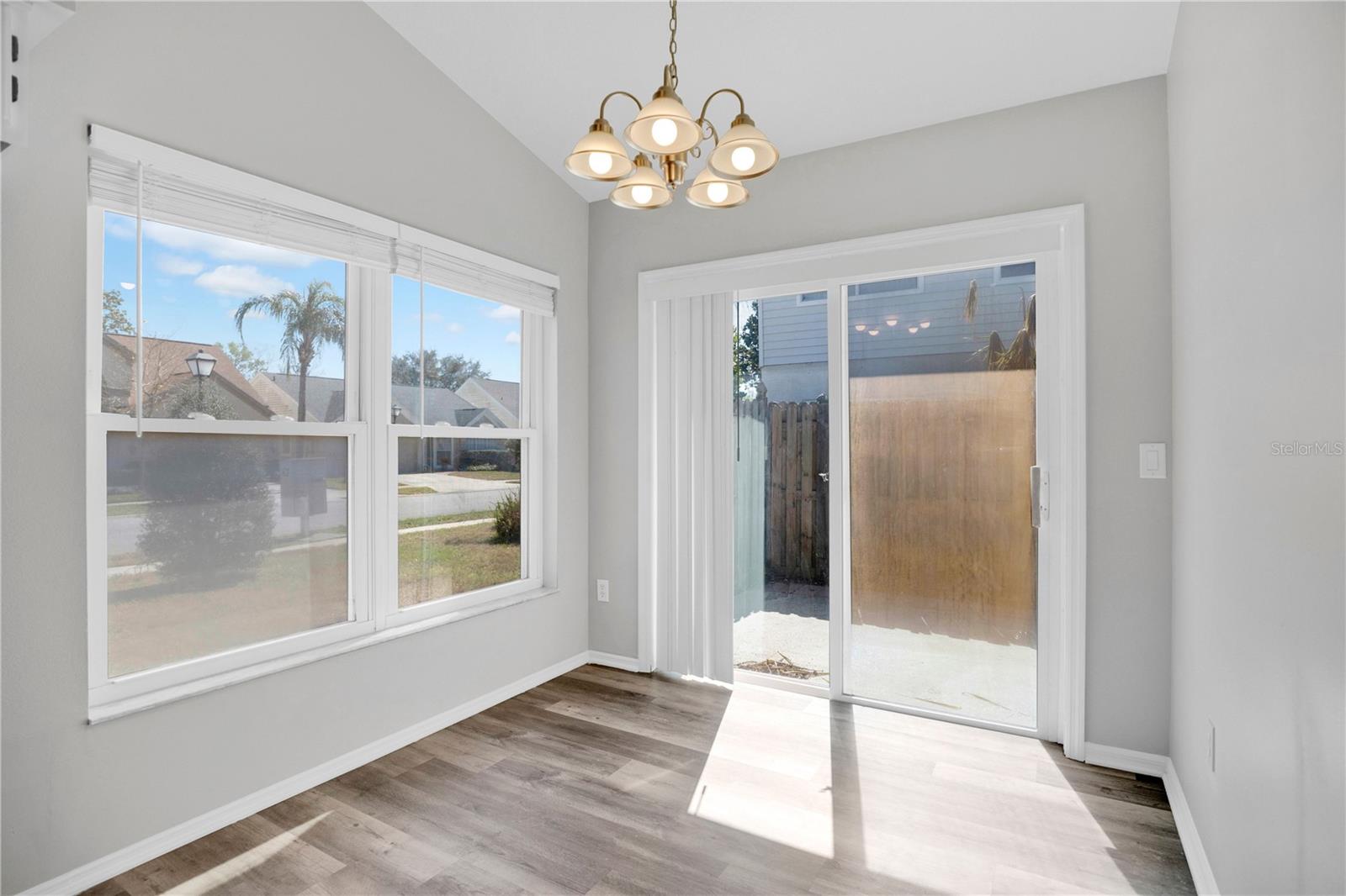 Image 7 of 22 For 901 Beresford Way