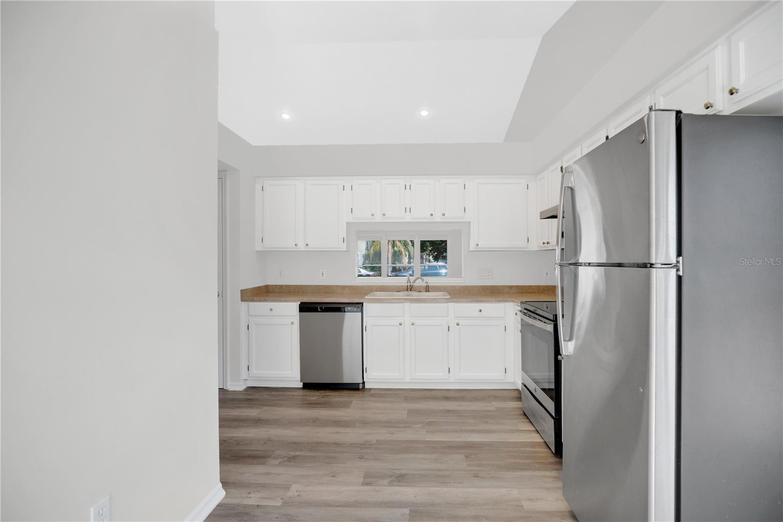 Image 8 of 22 For 901 Beresford Way