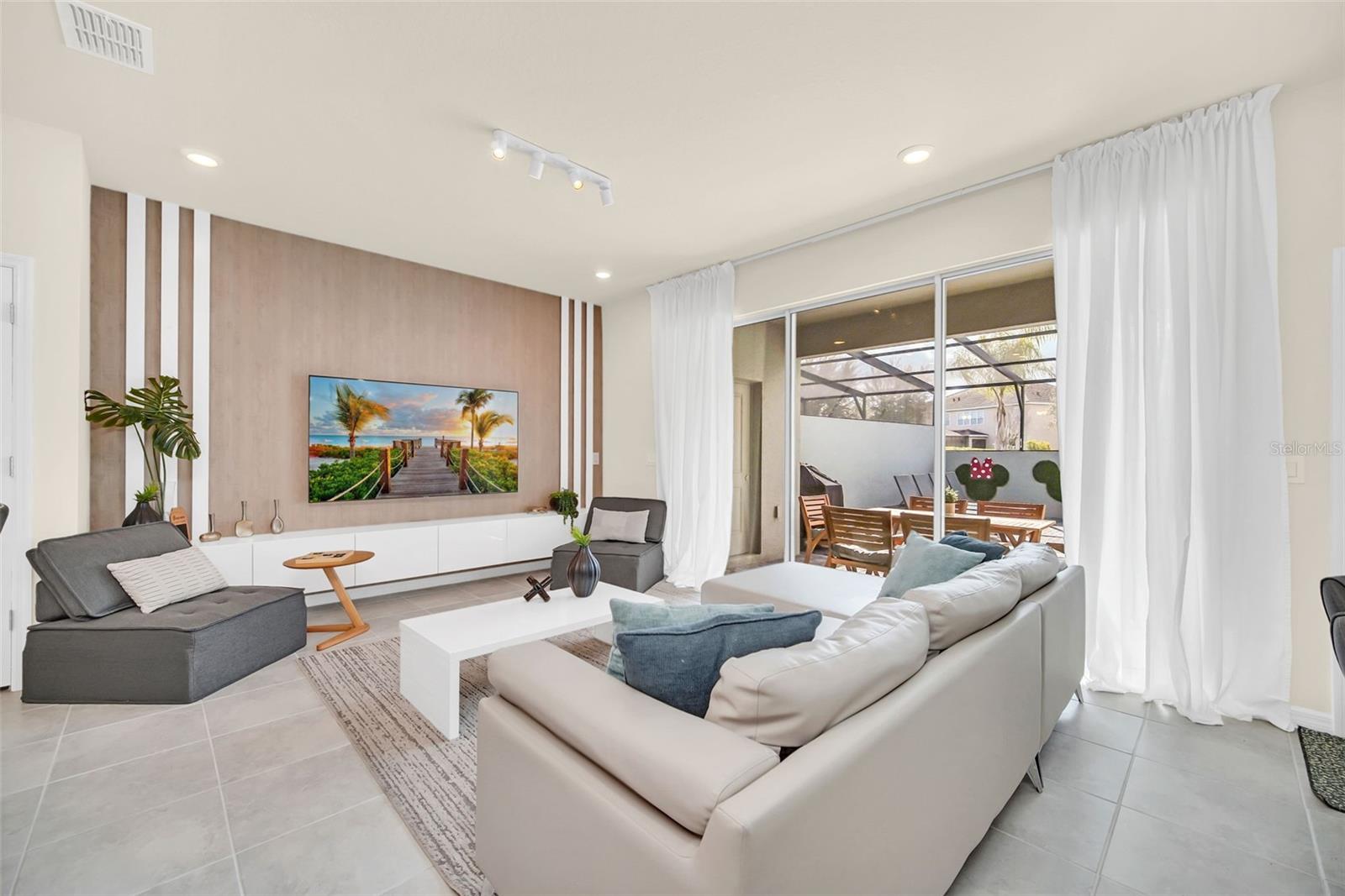 Image 17 of 65 For 7487 Oakmoss Loop