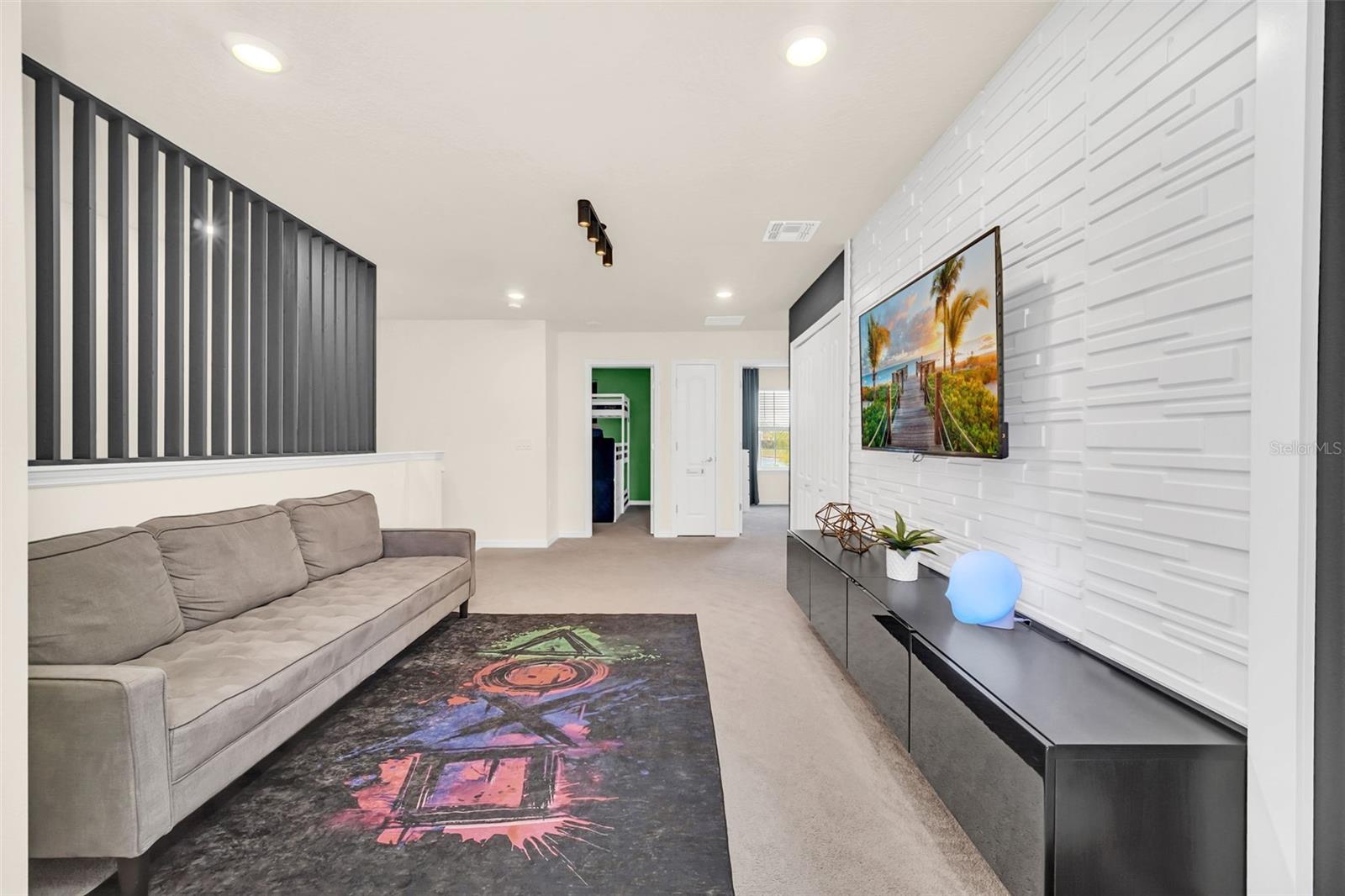 Image 32 of 65 For 7487 Oakmoss Loop