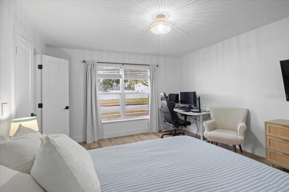 Image 12 of 32 For 673 Red Pepper Loop