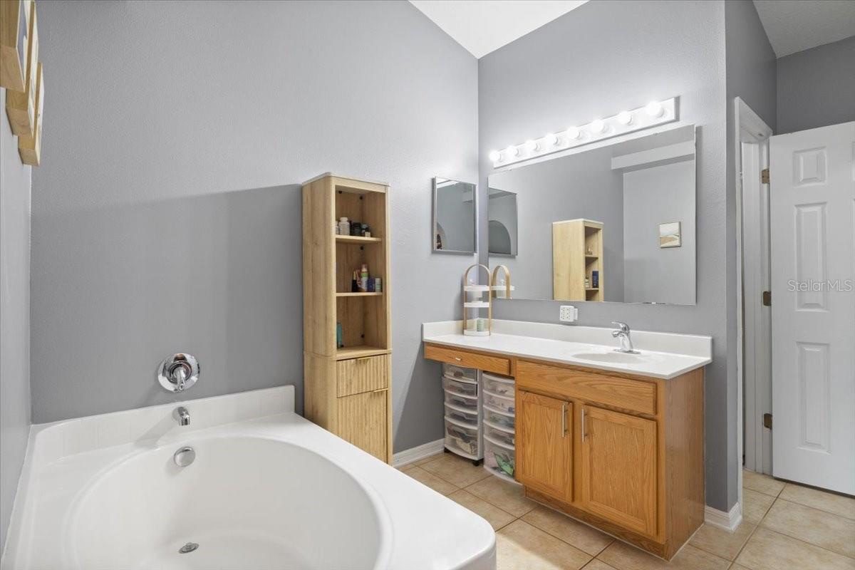 Image 18 of 32 For 673 Red Pepper Loop