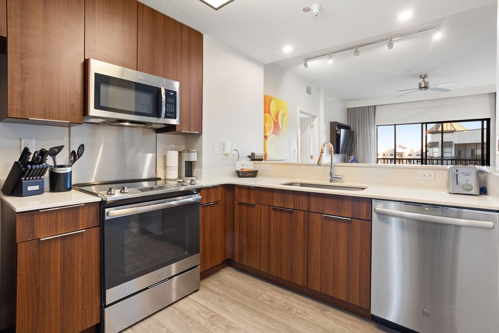 Image 11 of 59 For 14501 Grove Resort Avenue 2714