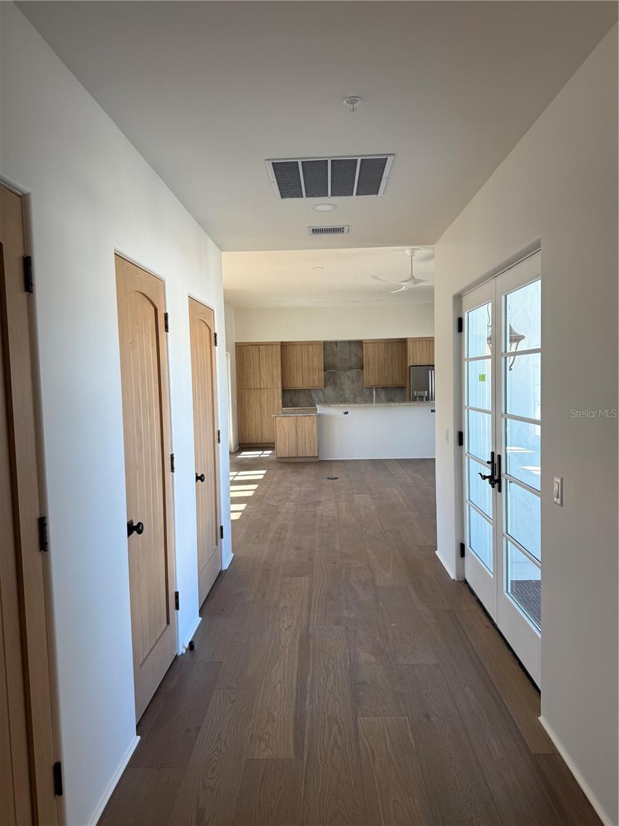 Image 11 of 12 For 301 Comstock Avenue