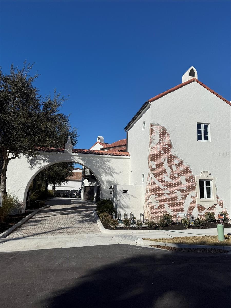 Image 5 of 12 For 301 Comstock Avenue