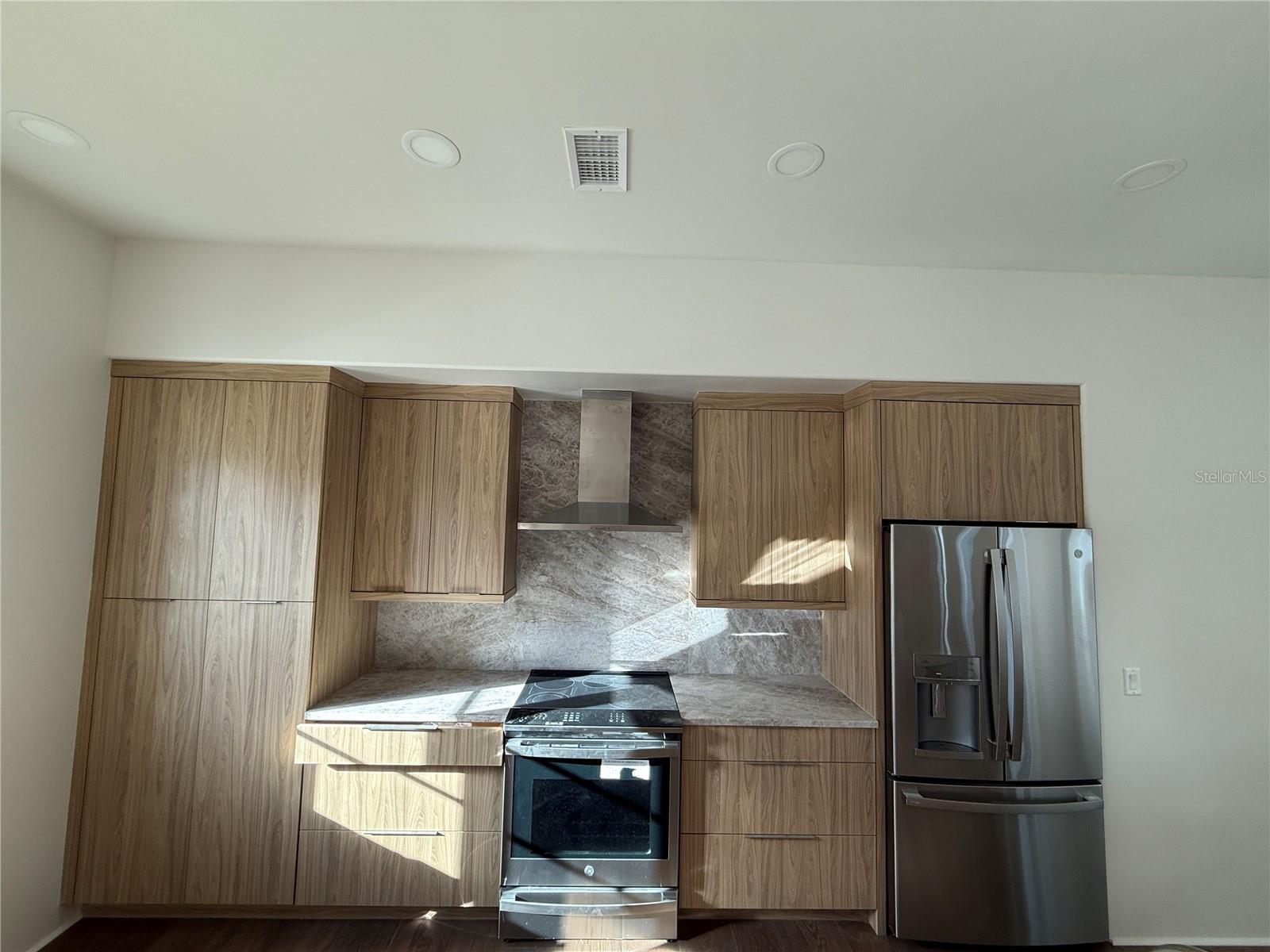 Image 6 of 12 For 301 Comstock Avenue