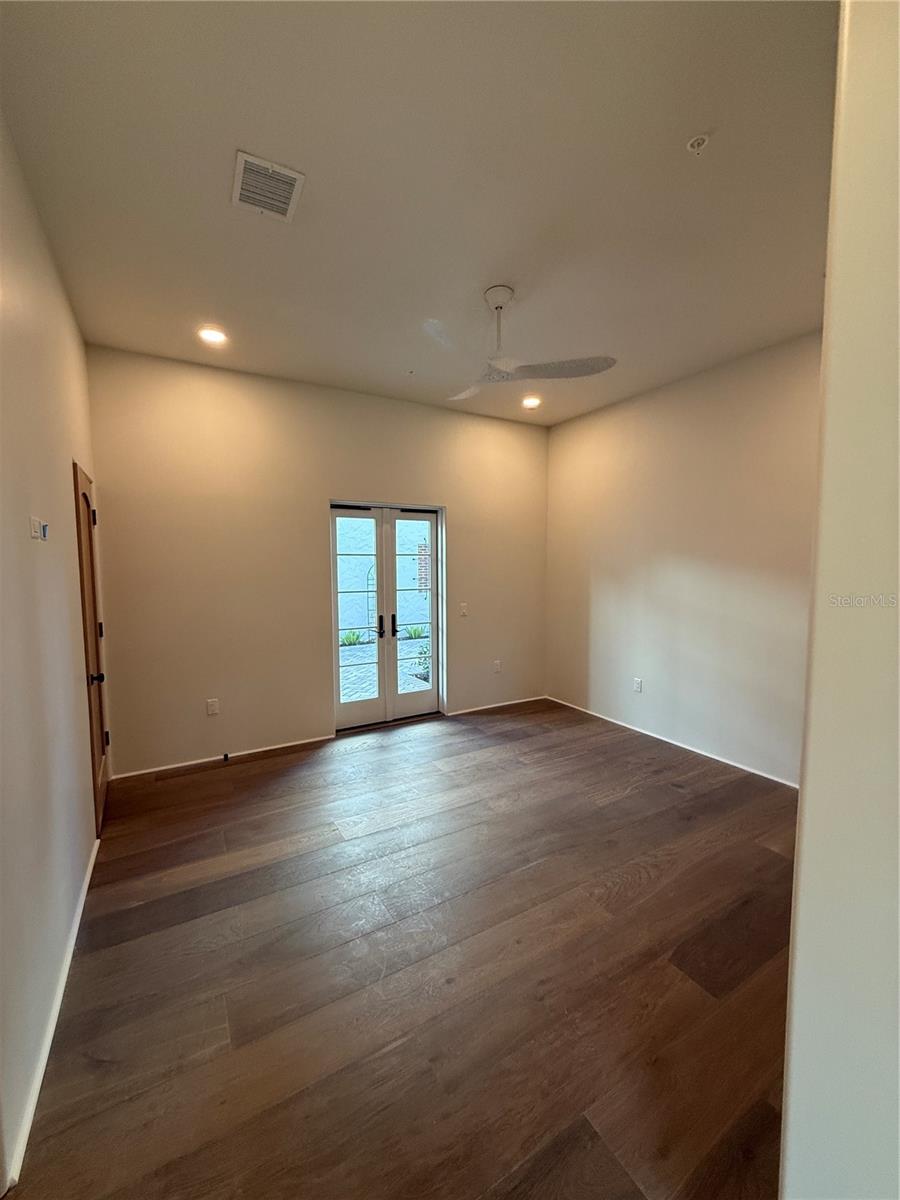 Image 8 of 12 For 301 Comstock Avenue