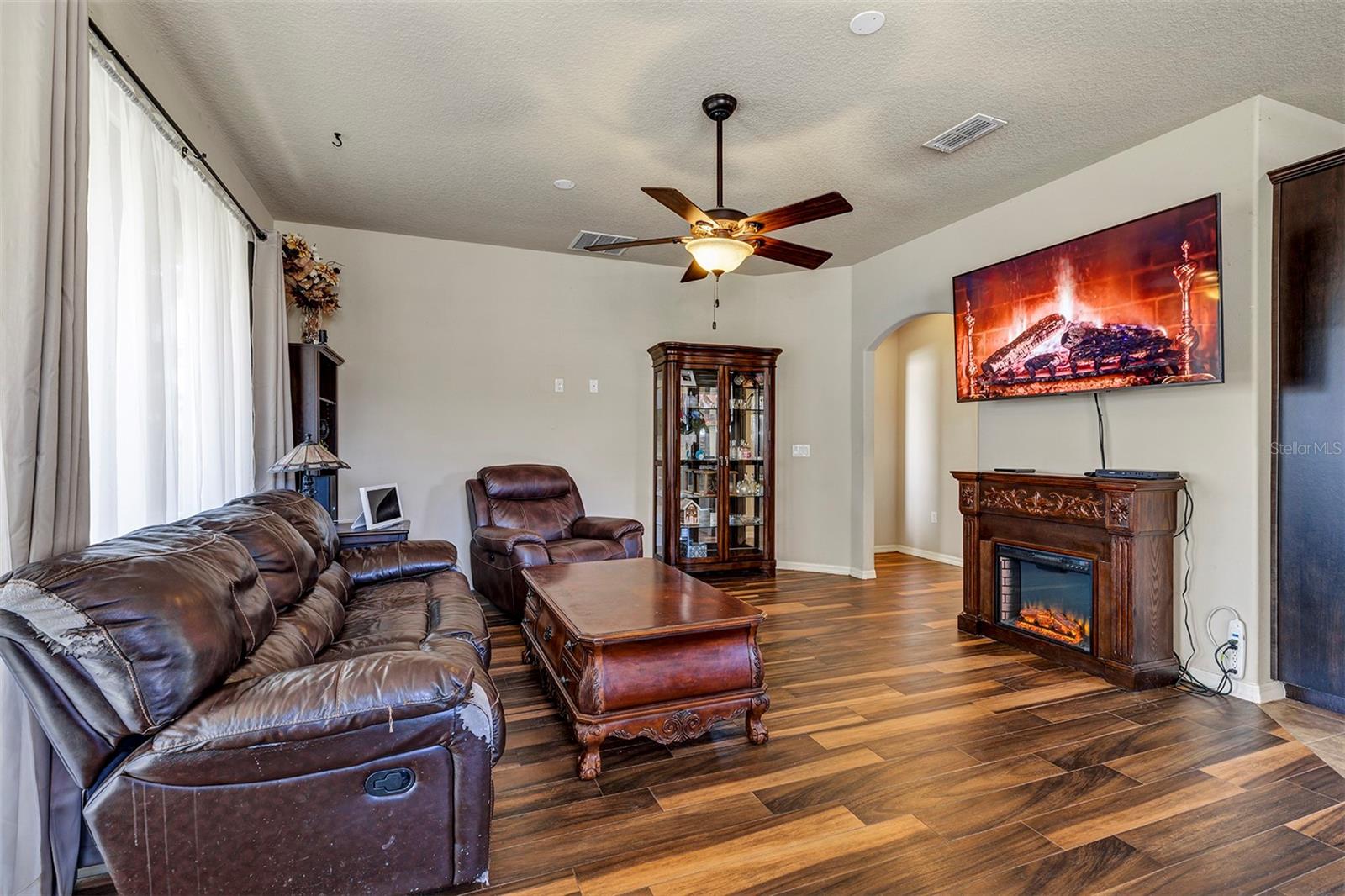 Image 12 of 44 For 10820 Wyandotte Drive