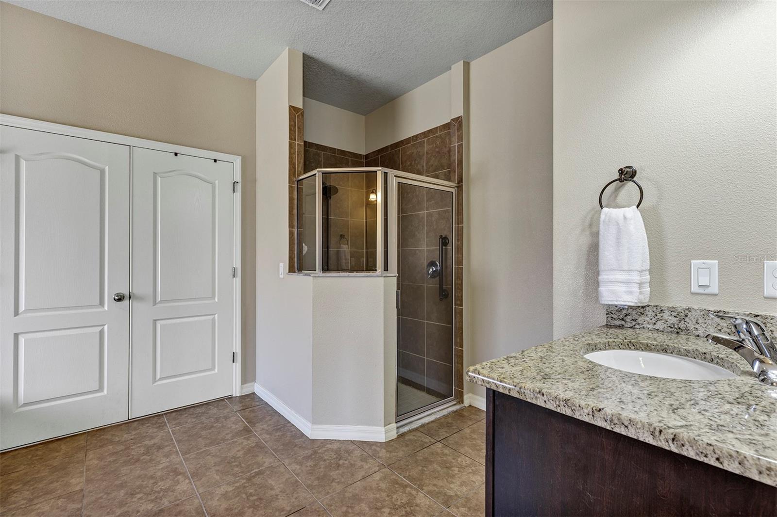 Image 18 of 44 For 10820 Wyandotte Drive